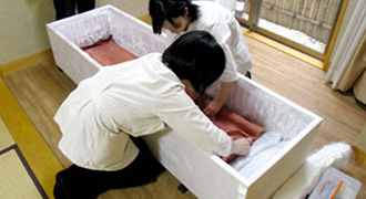 【東冠】納棺の作業イメージ